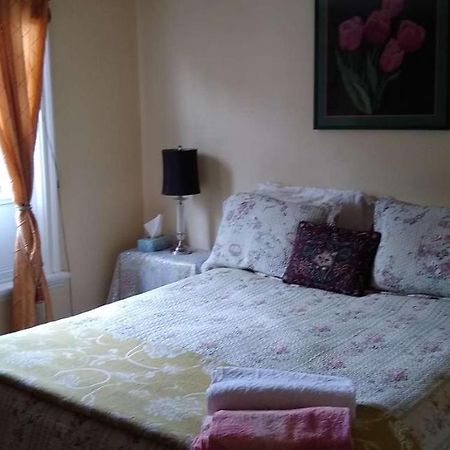 Australis Guest House Отава Екстериор снимка